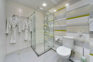 Гостиница Big Marine Санкт-Петербург Двухместный номер Делюкс с 1 кроватью или 2 отдельными кроватями и балконом-2